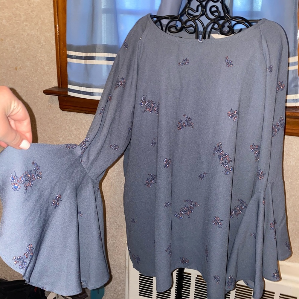 LC Lauren Conrad Bell Sleeve Floral Blouse
